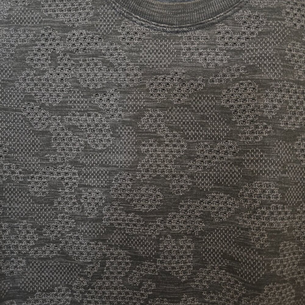 Lululemon Swiftly - Relaxed fit, Waist Length, Long Sleeve Top Size 6 - Picture 2 of 4
